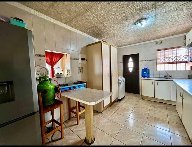 3 BEDROOM FREEHOLD FOR SALE IN MDANTSANE NU 17
